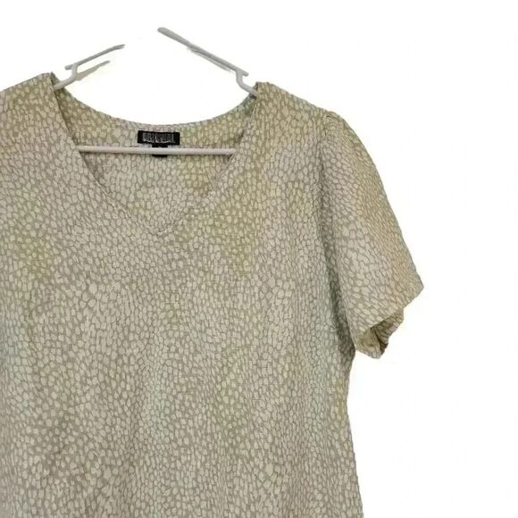 Nicole Miller Women's Green & White Floral Linen/Viscose V-Neck Short Sleeve Ple - Picture 4 of 14